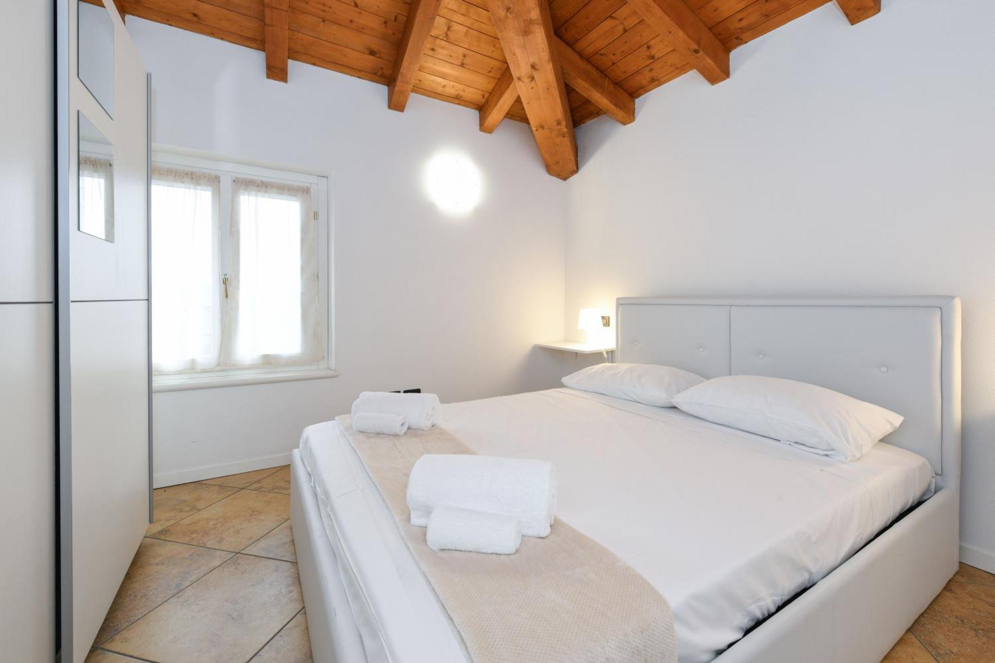Wendy Apartment- Twobedroom & Pool & Parkprivatefree & Sports Desenzano del Garda Eksteriør bilde